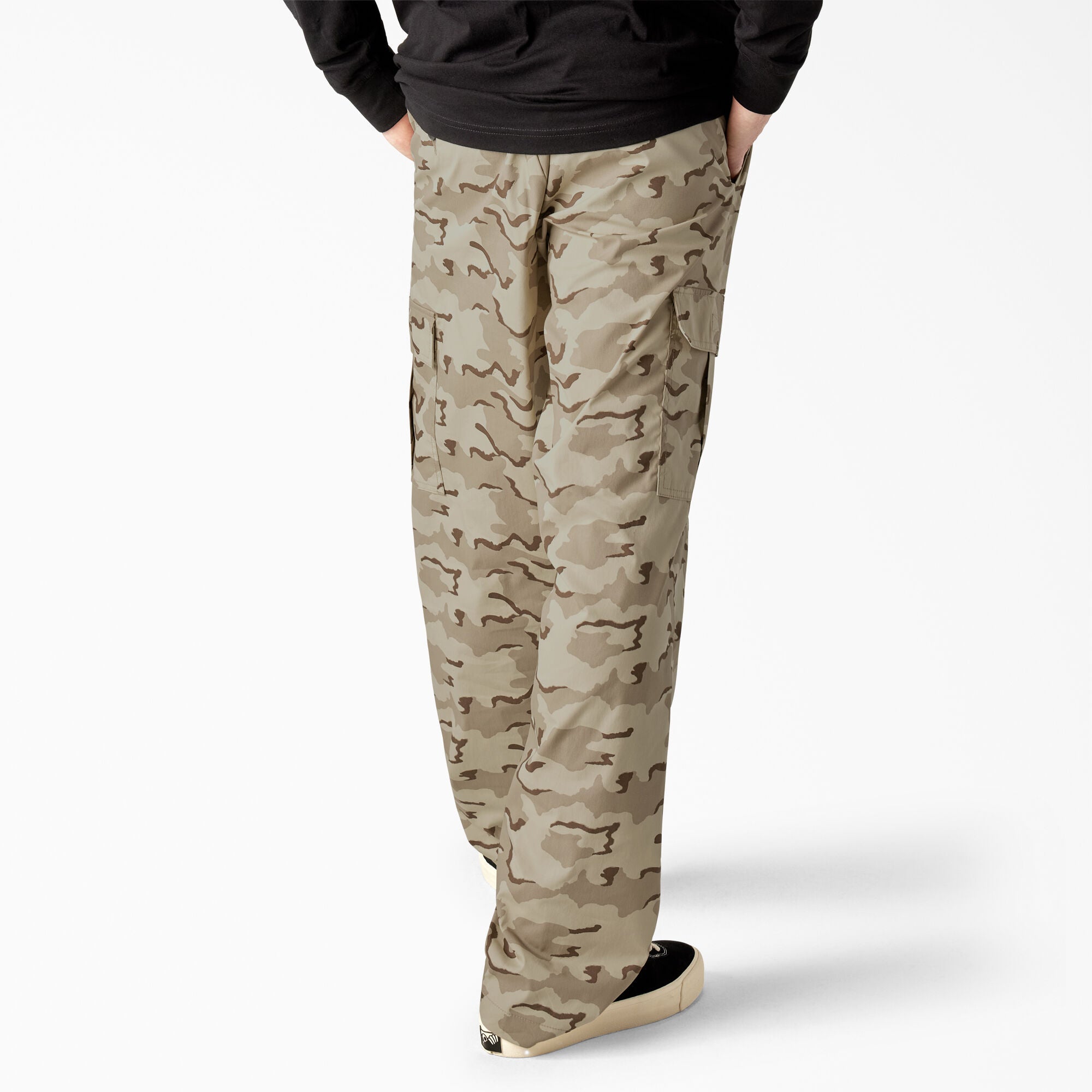 Loose fit hot sale camo pants